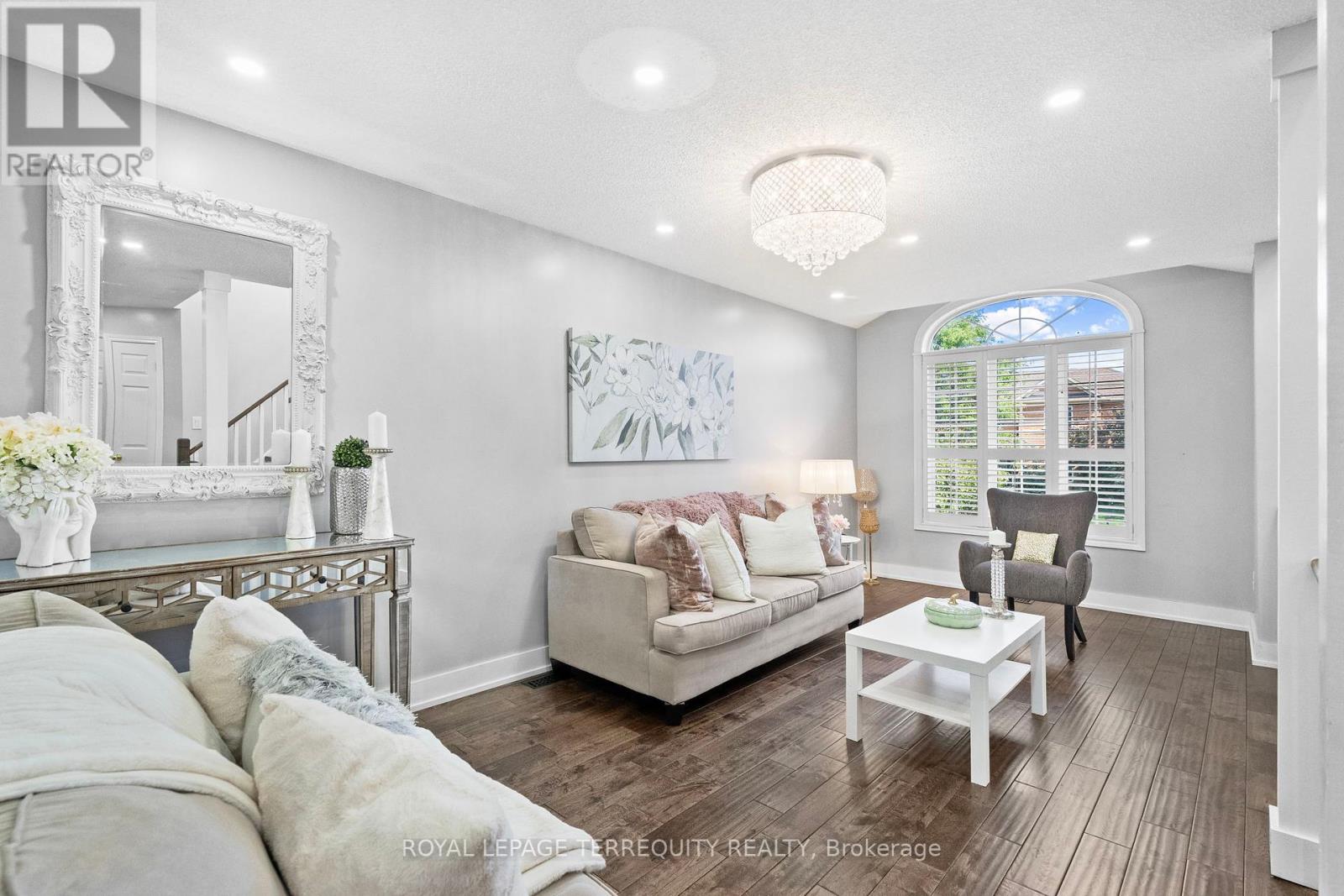 118 Van Scott Drive, Brampton, Ontario  L7A 1N4 - Photo 7 - W12378406