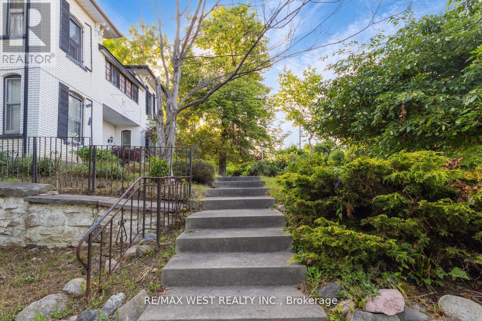 16086 Hurontario Street, Caledon, Ontario  L7C 2C5 - Photo 6 - W12378425
