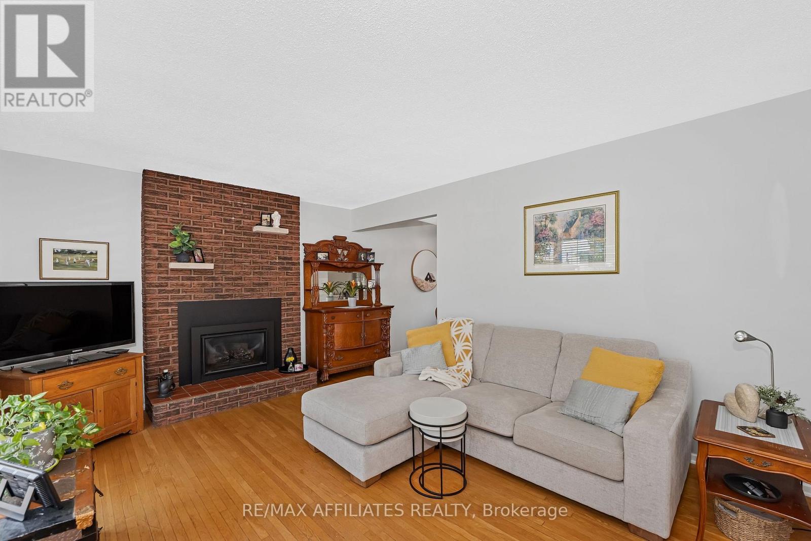 11 Tripp Crescent, Ottawa, Ontario  K2J 1C5 - Photo 4 - X12376618