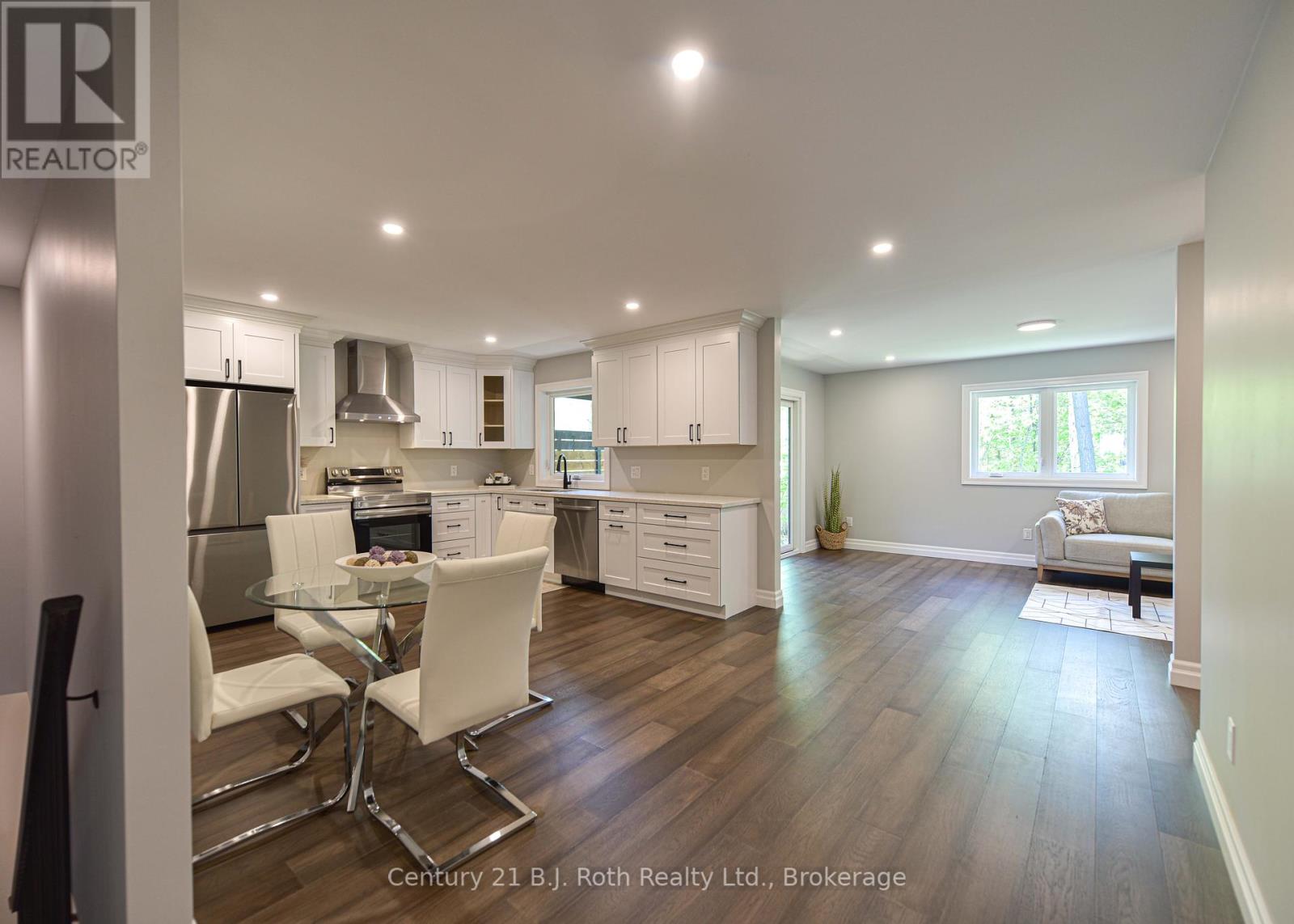 3324 Bramshott Avenue, Severn, Ontario  L3V 0V9 - Photo 14 - S12378554