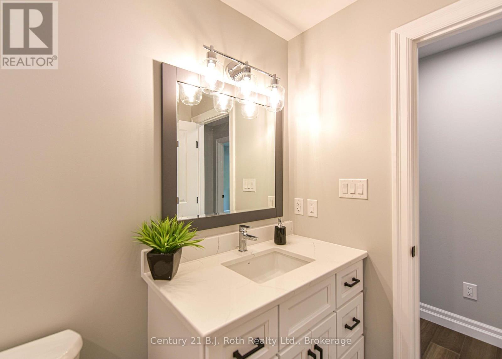 3324 Bramshott Avenue, Severn, Ontario  L3V 0V9 - Photo 29 - S12378554