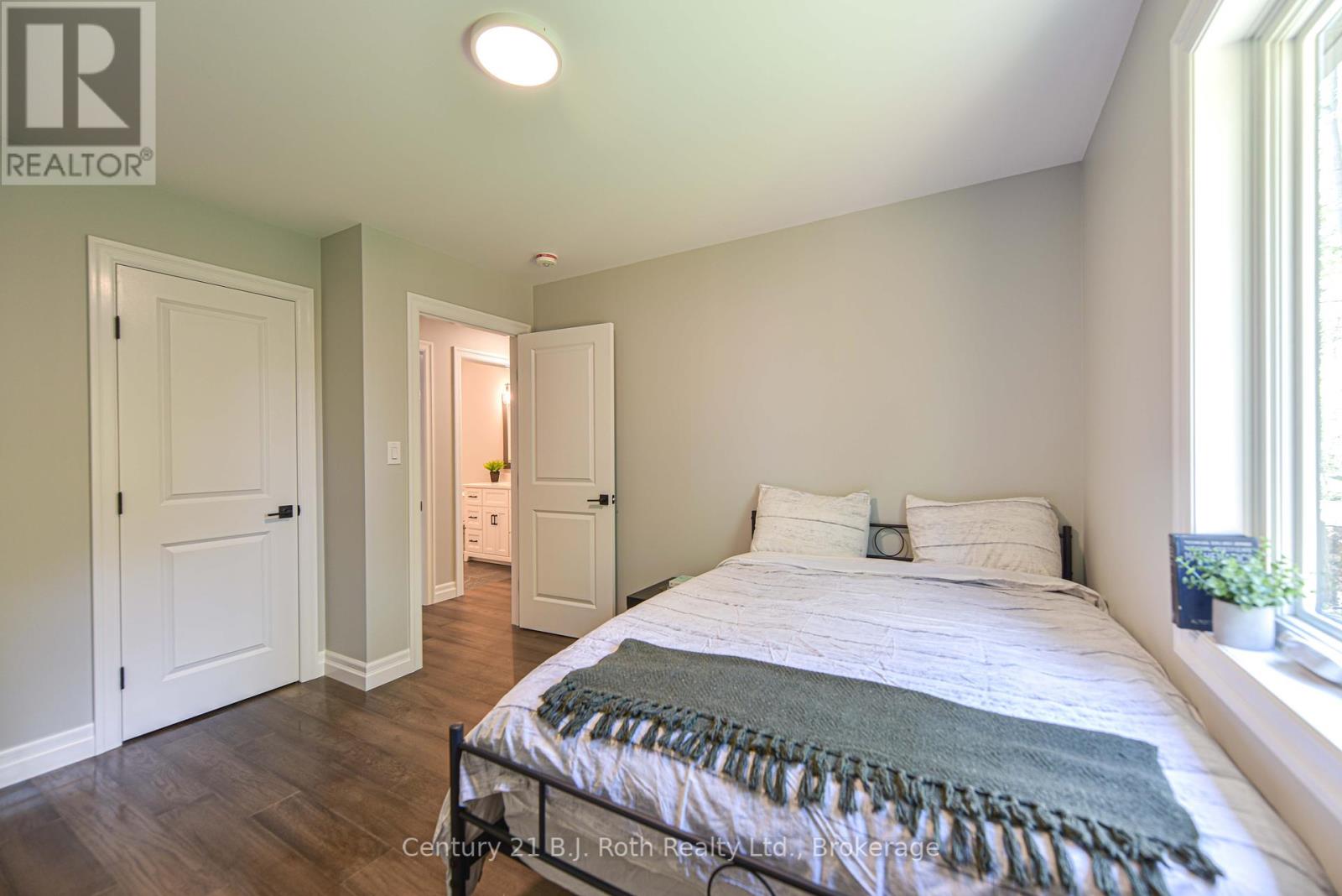 3324 Bramshott Avenue, Severn, Ontario  L3V 0V9 - Photo 32 - S12378554