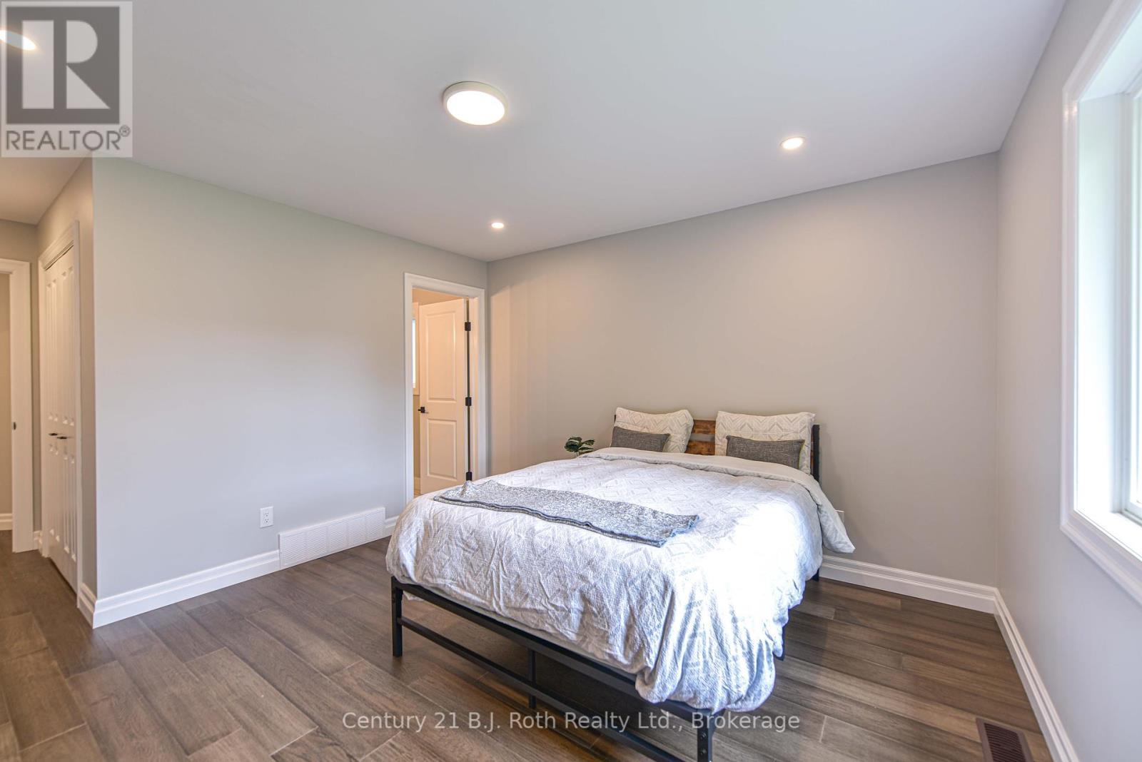 3324 Bramshott Avenue, Severn, Ontario  L3V 0V9 - Photo 38 - S12378554