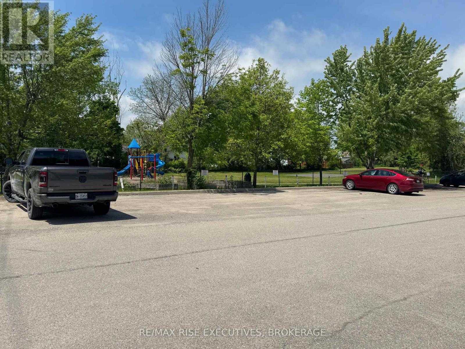211 Oak Street, Gananoque, Ontario  K7G 2R5 - Photo 14 - X12378660