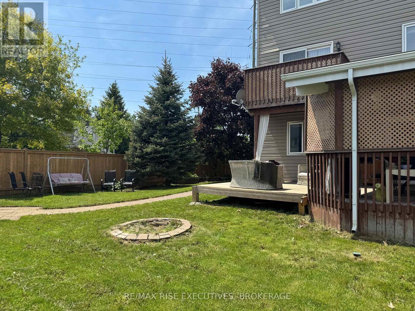 211 Oak Street, Gananoque, Ontario  K7G 2R5 - Photo 4 - X12378660