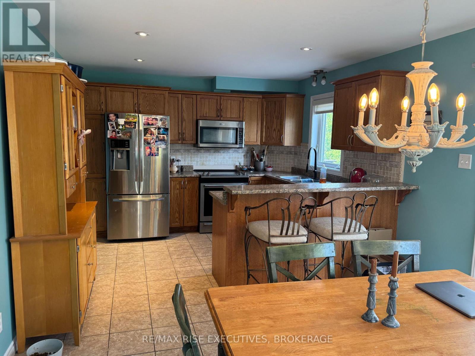 211 Oak Street, Gananoque, Ontario  K7G 2R5 - Photo 5 - X12378660