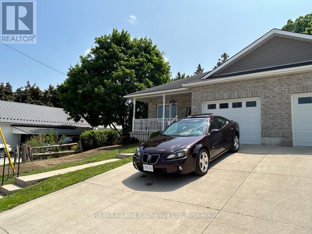 32 Victoria Street W, North Huron, Ontario  N0G 2W0 - Photo 1 - X12378578
