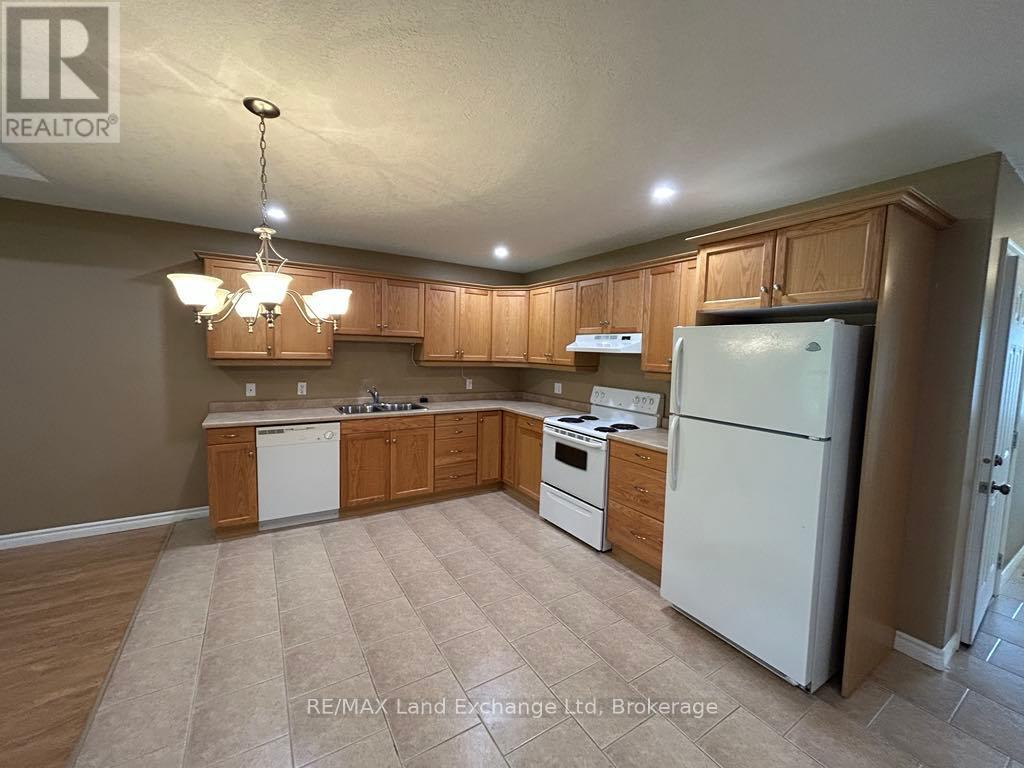 32 Victoria Street W, North Huron, Ontario  N0G 2W0 - Photo 3 - X12378578