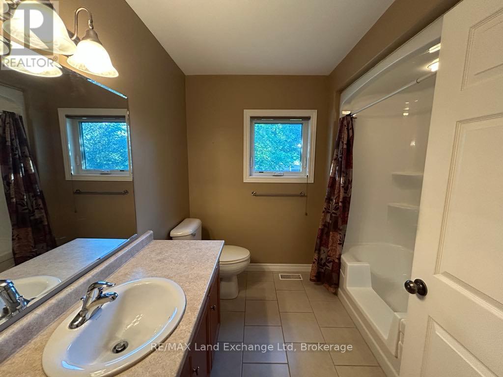 32 Victoria Street W, North Huron, Ontario  N0G 2W0 - Photo 9 - X12378578
