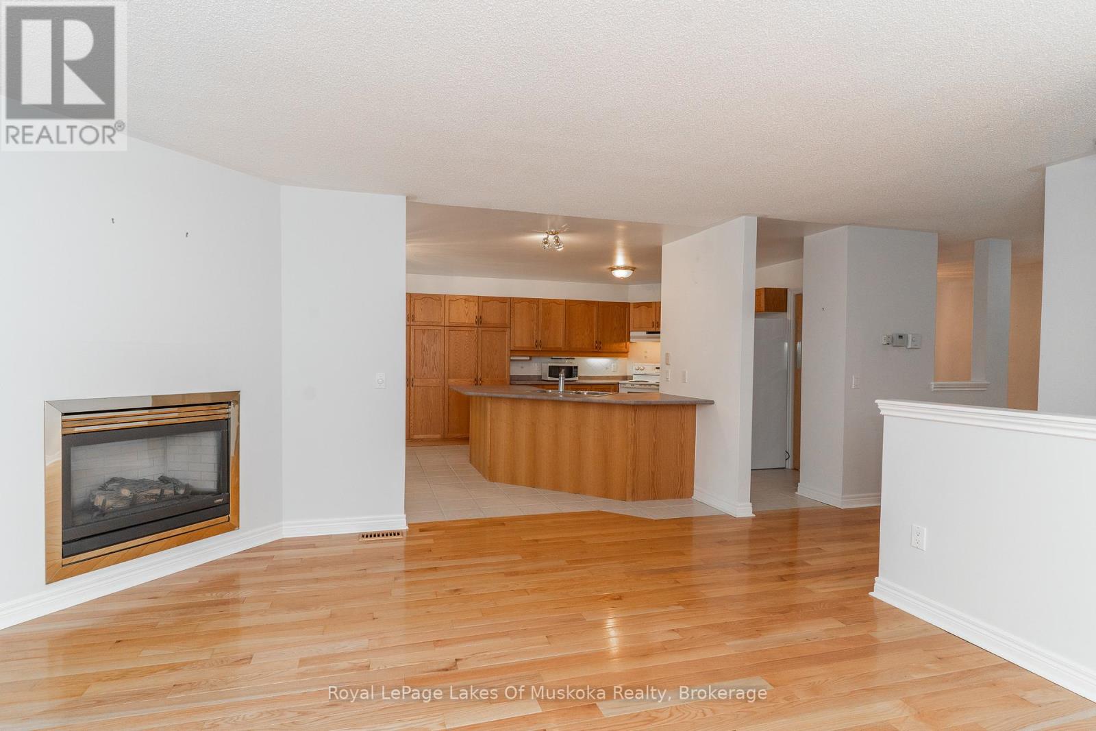 25 Stonehedge Close, Gravenhurst, Ontario  P1P 1Y7 - Photo 12 - X12378586