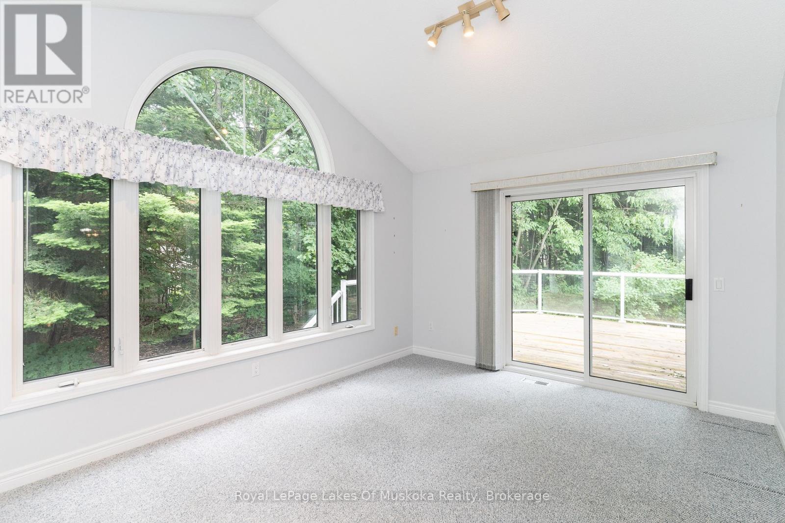 25 Stonehedge Close, Gravenhurst, Ontario  P1P 1Y7 - Photo 16 - X12378586