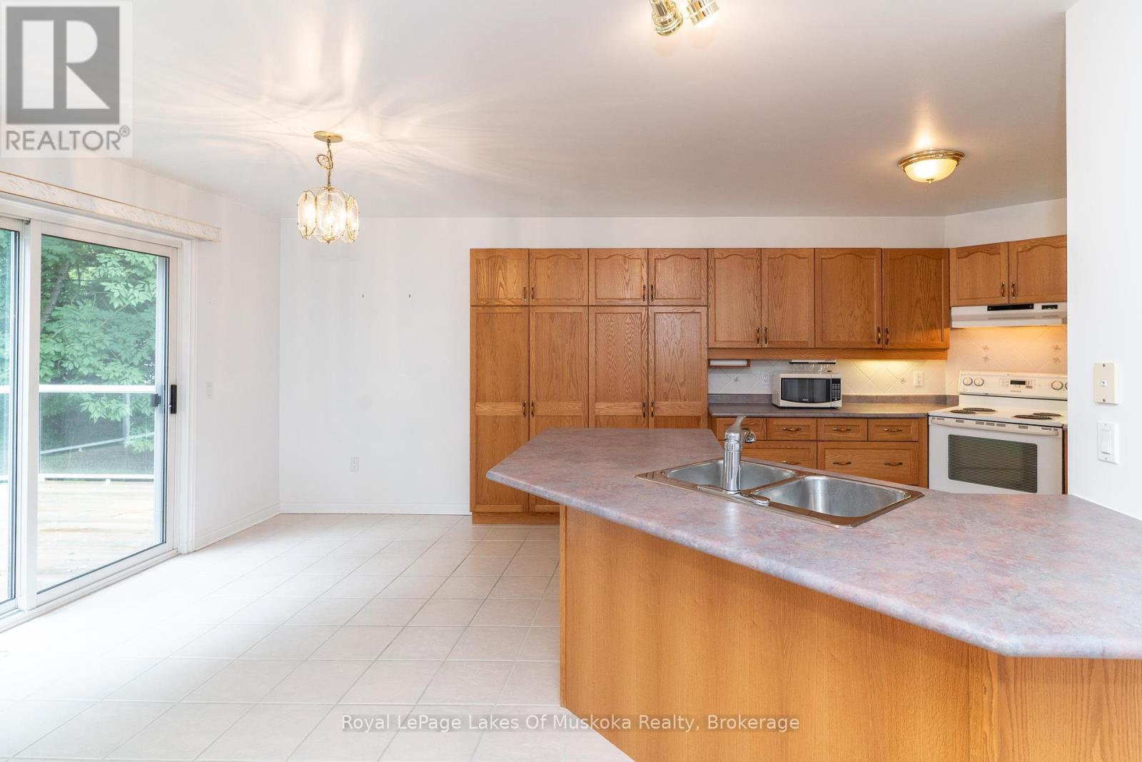 25 Stonehedge Close, Gravenhurst, Ontario  P1P 1Y7 - Photo 17 - X12378586