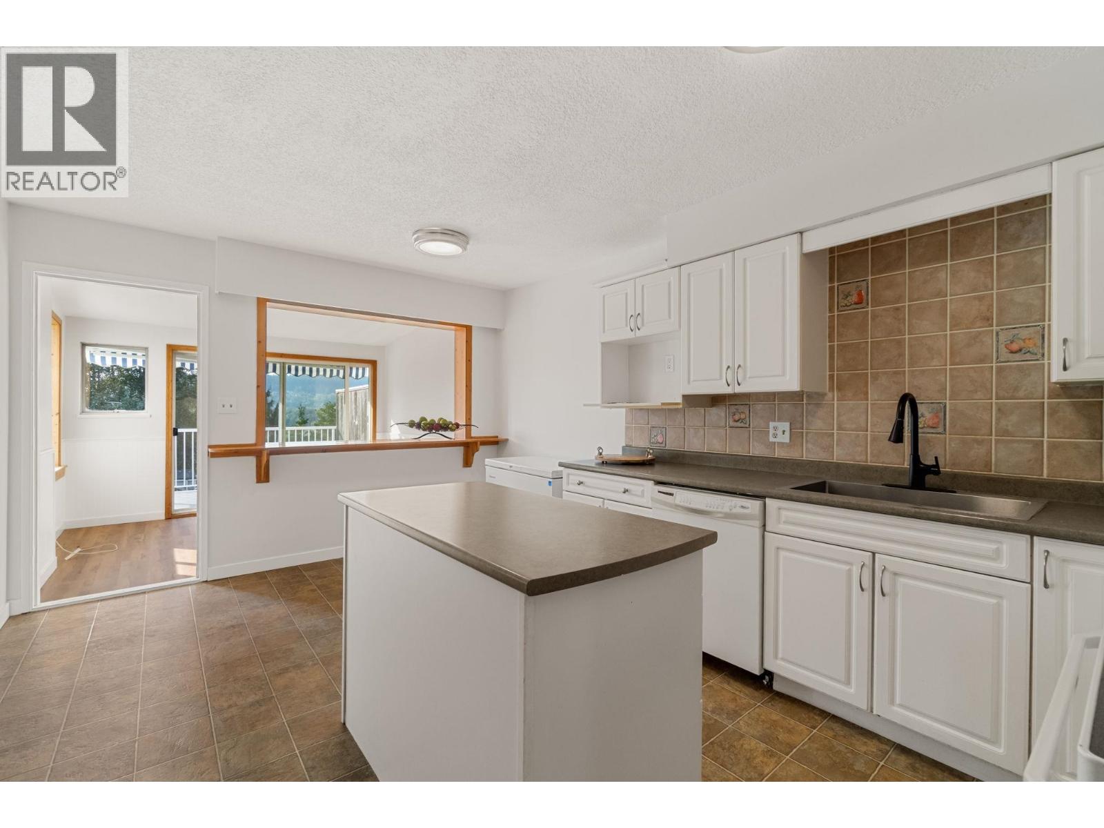 1431 Elinor Crescent, Port Coquitlam, British Columbia  V3C 2Y3 - Photo 5 - R3042142