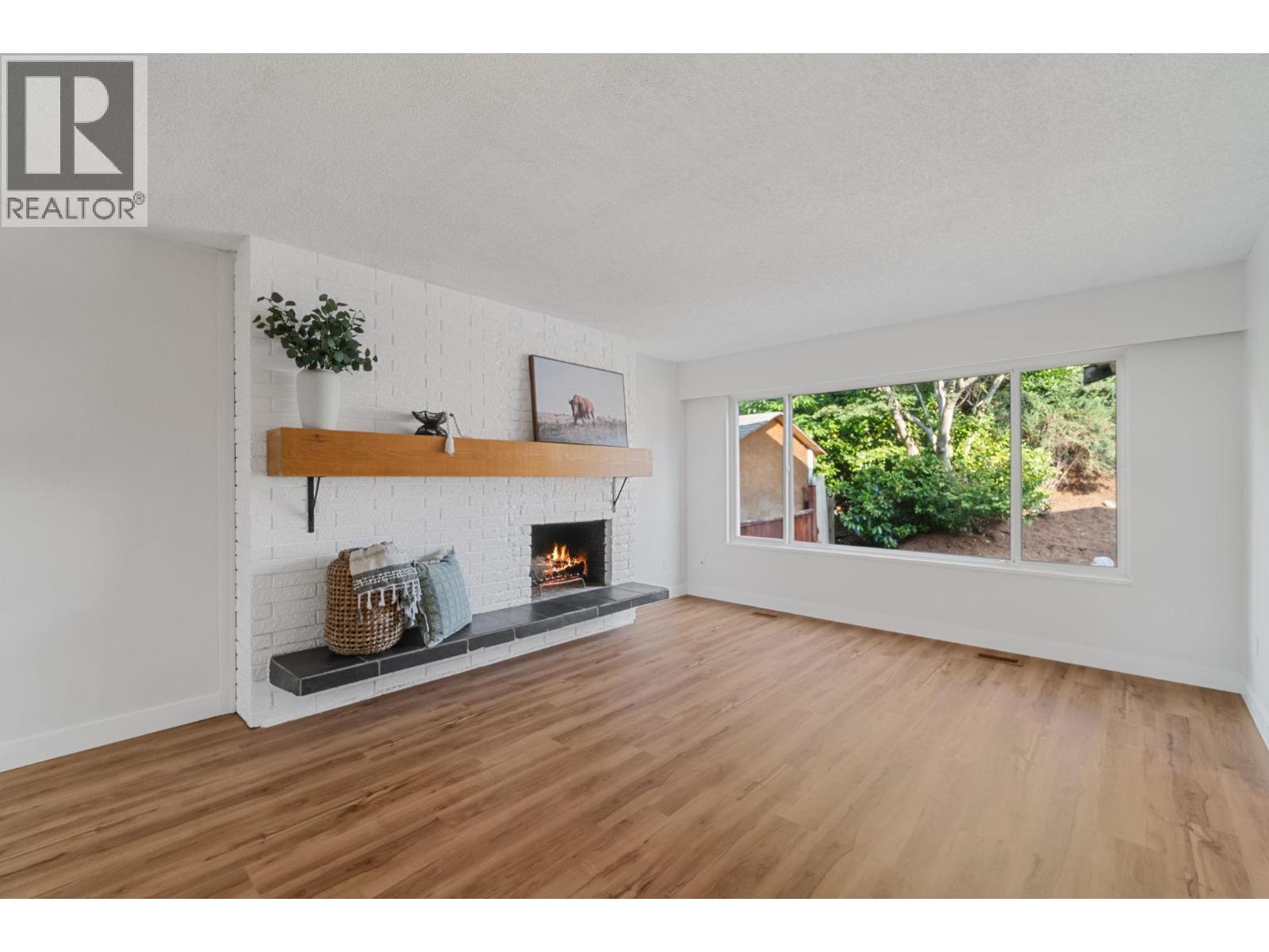 1431 Elinor Crescent, Port Coquitlam, British Columbia  V3C 2Y3 - Photo 2 - R3042142