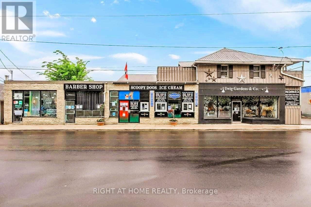 10 THE QUEENSWAY S, Georgina, Ontario