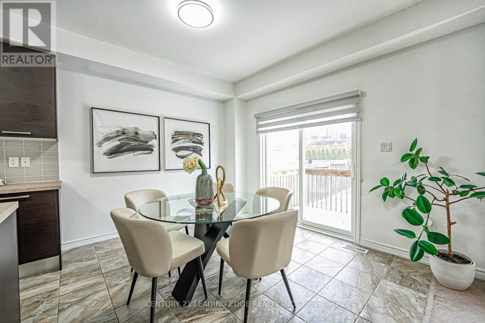 87 Ridge Gate Crescent, East Gwillimbury (Mt Albert), Ontario  L0G 1M0 - Photo 16 - N12378474