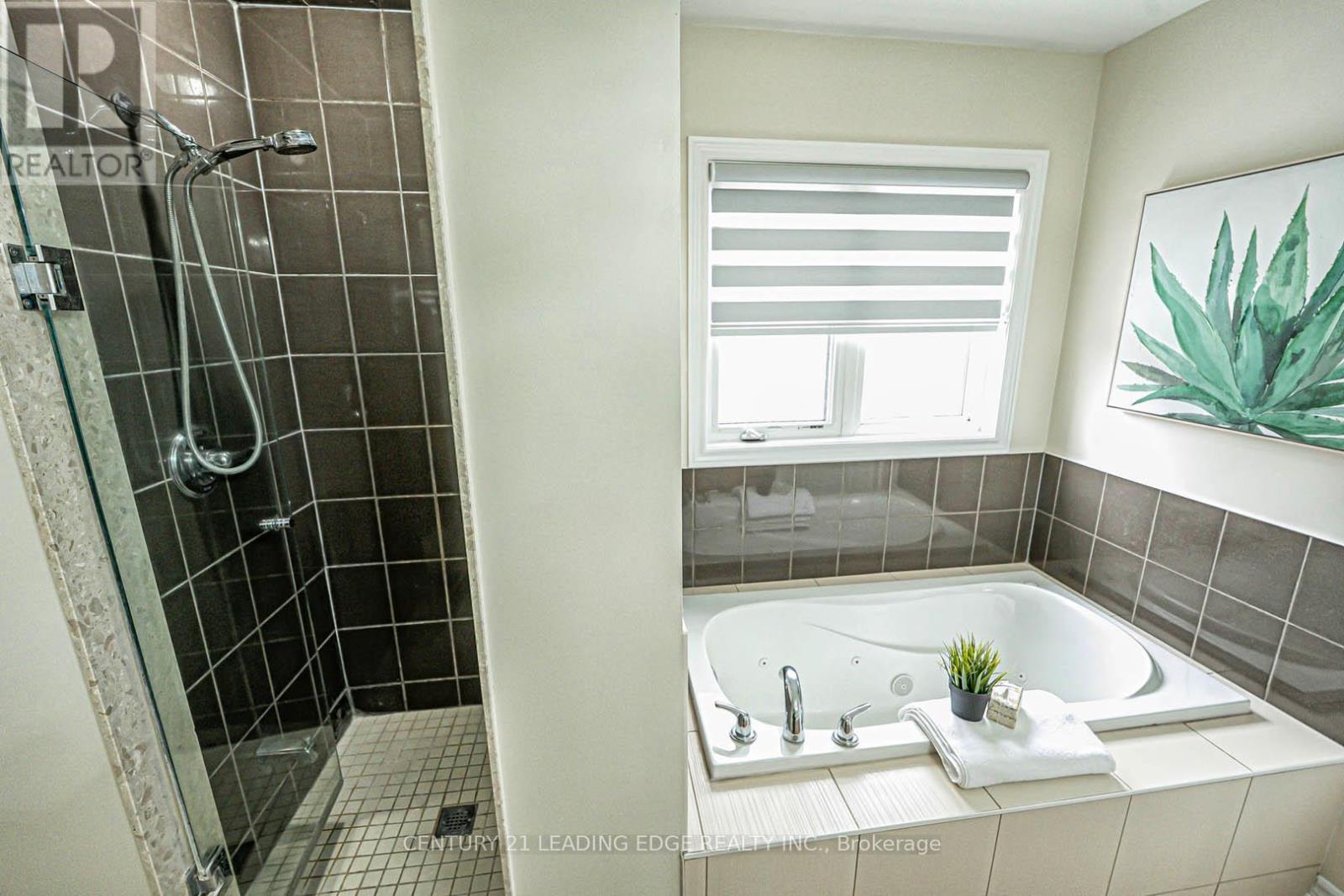87 Ridge Gate Crescent, East Gwillimbury (Mt Albert), Ontario  L0G 1M0 - Photo 27 - N12378474