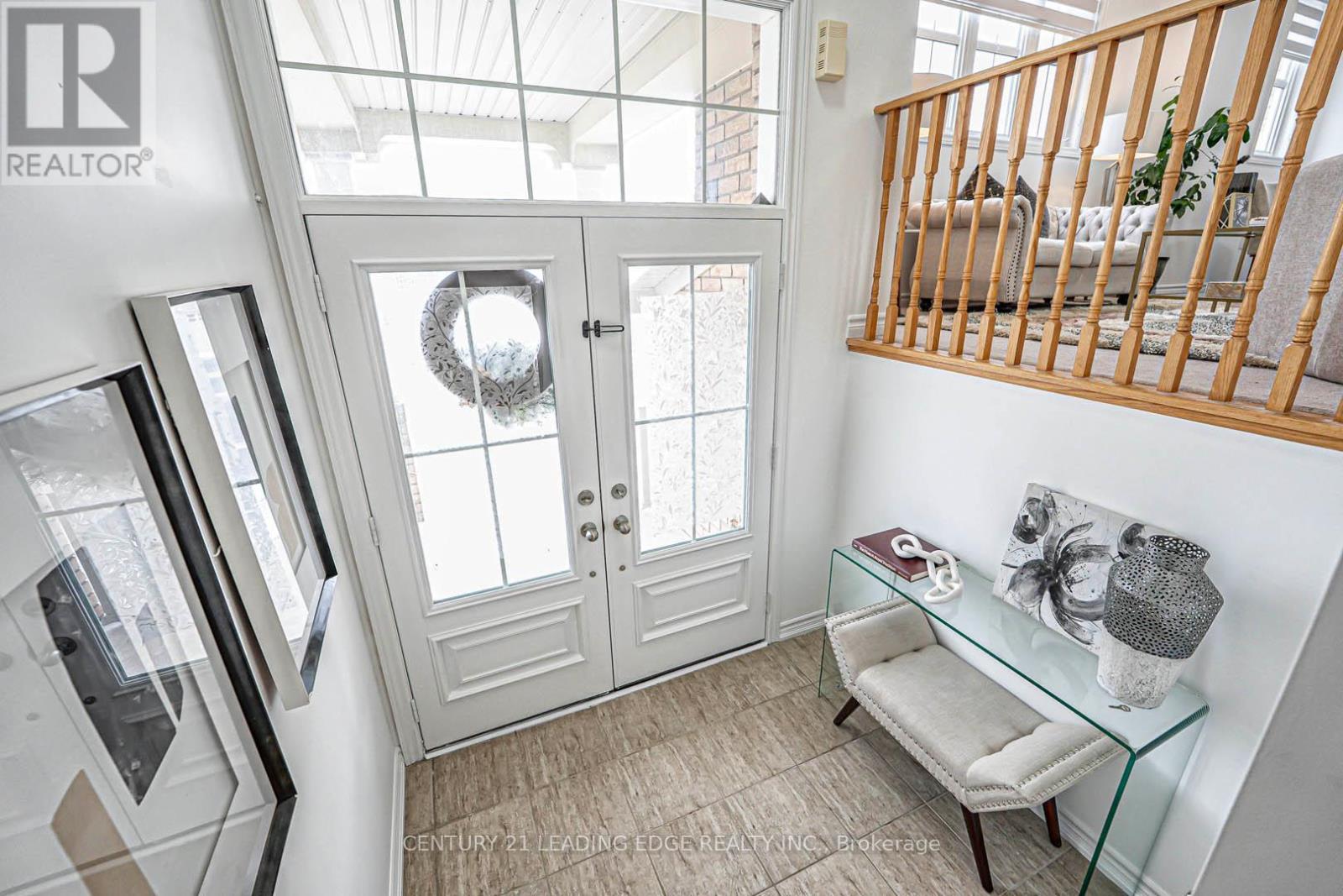 87 Ridge Gate Crescent, East Gwillimbury (Mt Albert), Ontario  L0G 1M0 - Photo 3 - N12378474
