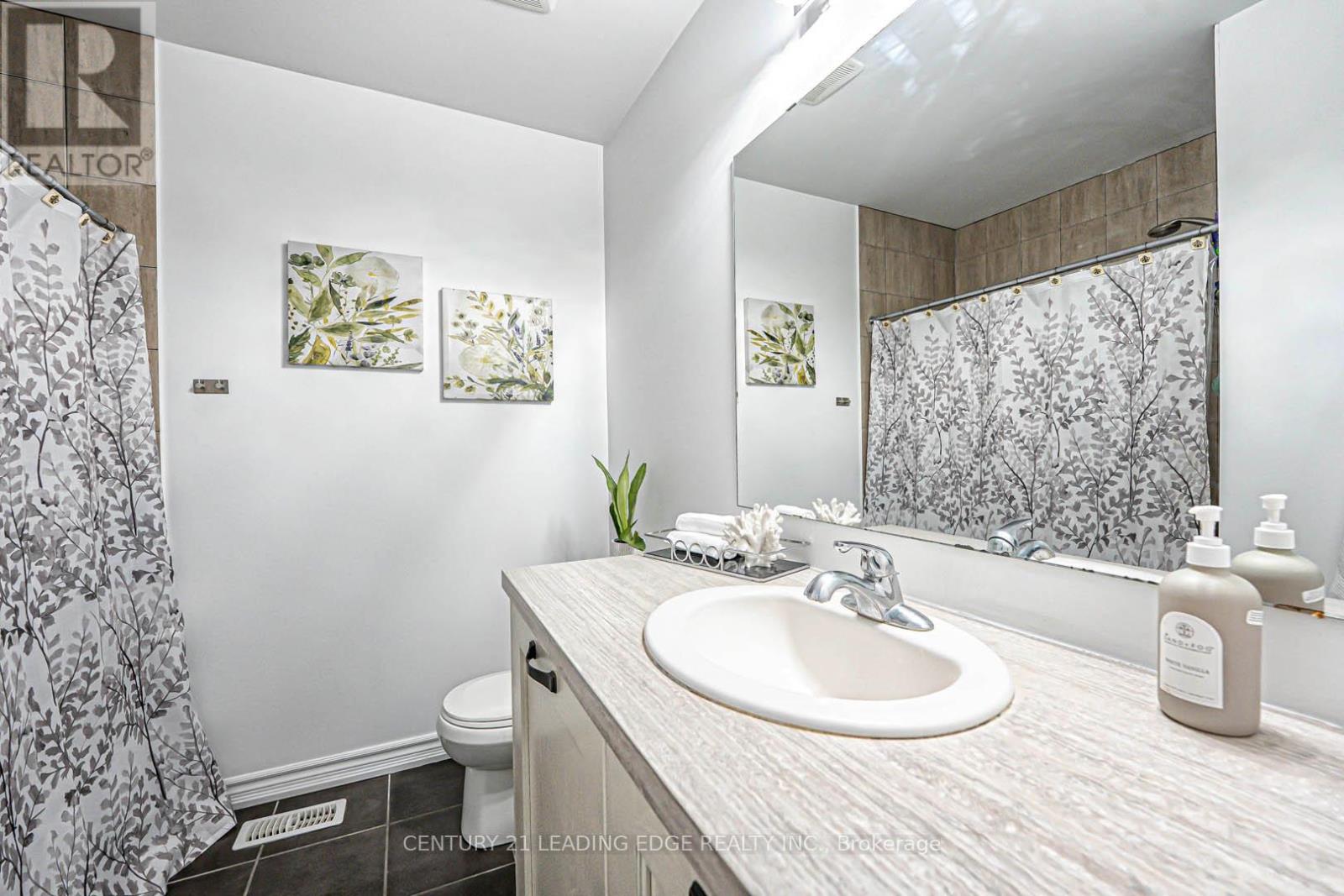 87 Ridge Gate Crescent, East Gwillimbury (Mt Albert), Ontario  L0G 1M0 - Photo 36 - N12378474