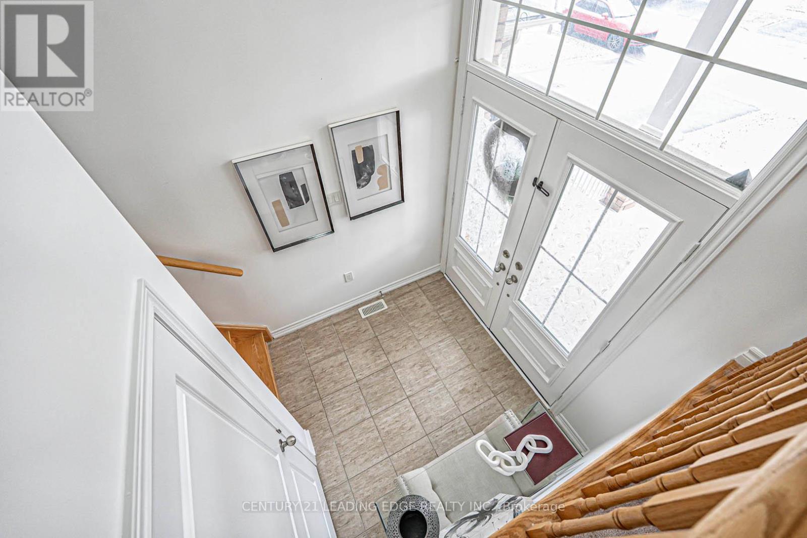 87 Ridge Gate Crescent, East Gwillimbury (Mt Albert), Ontario  L0G 1M0 - Photo 4 - N12378474