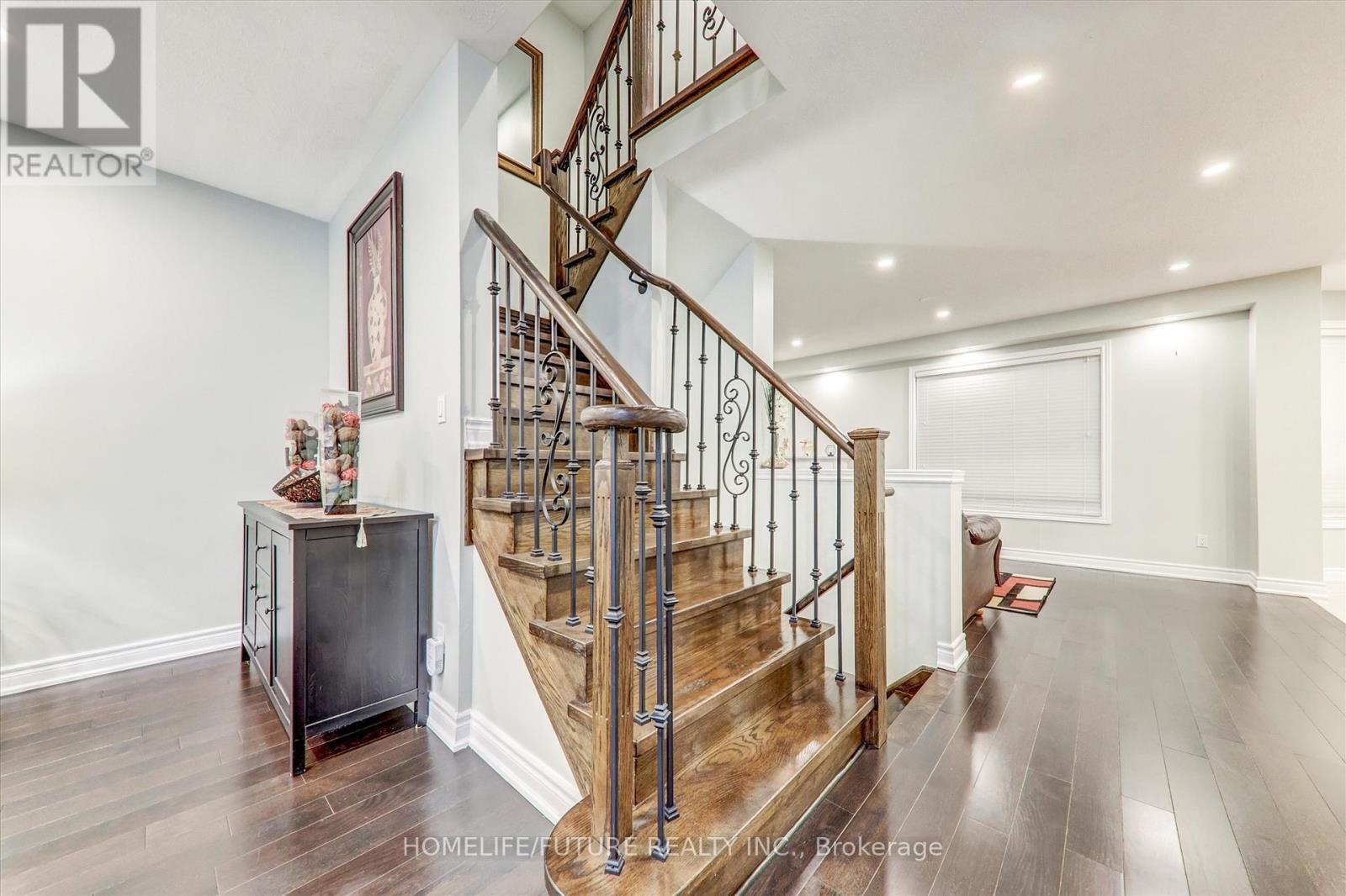109 Laurelhurst Crescent, Vaughan (Vellore Village), Ontario  L4H 2N1 - Photo 9 - N12378520