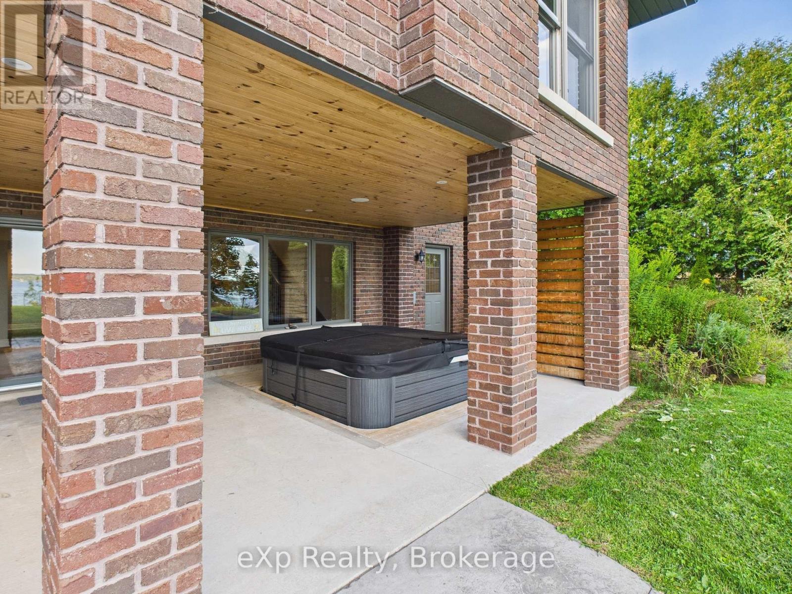 197 Balmy Beach Road, Georgian Bluffs, Ontario  N4K 5N4 - Photo 10 - X12378633