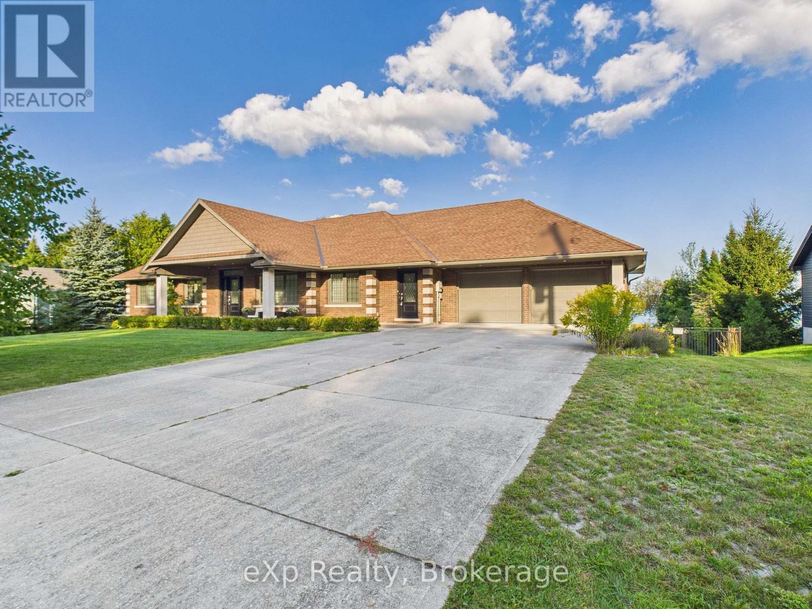 197 Balmy Beach Road, Georgian Bluffs, Ontario  N4K 5N4 - Photo 2 - X12378633