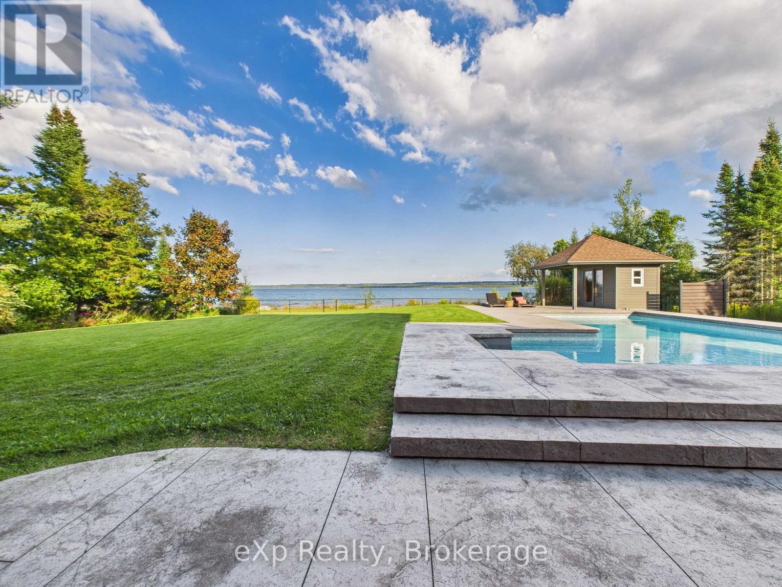 197 Balmy Beach Road, Georgian Bluffs, Ontario  N4K 5N4 - Photo 6 - X12378633