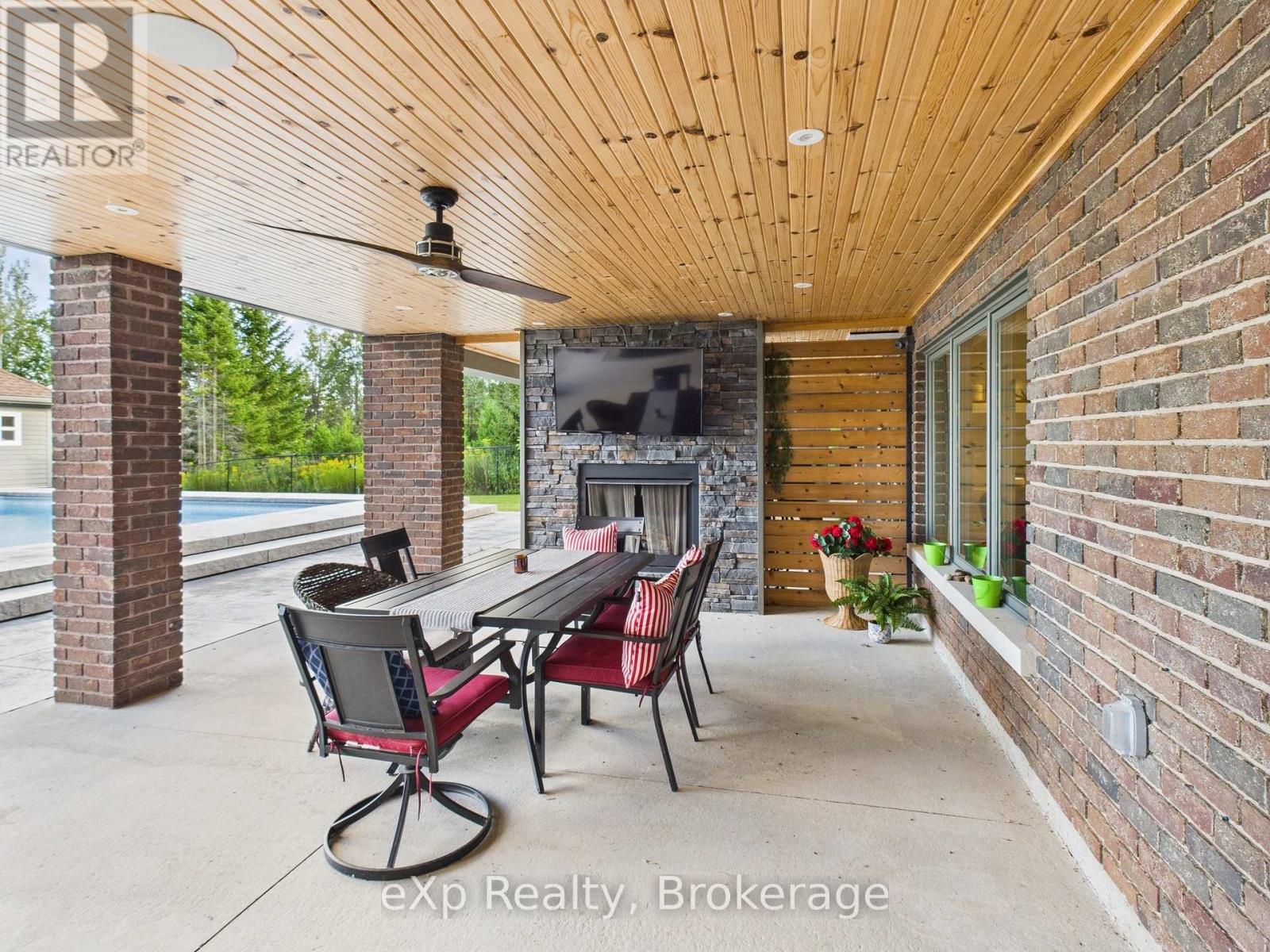 197 Balmy Beach Road, Georgian Bluffs, Ontario  N4K 5N4 - Photo 9 - X12378633