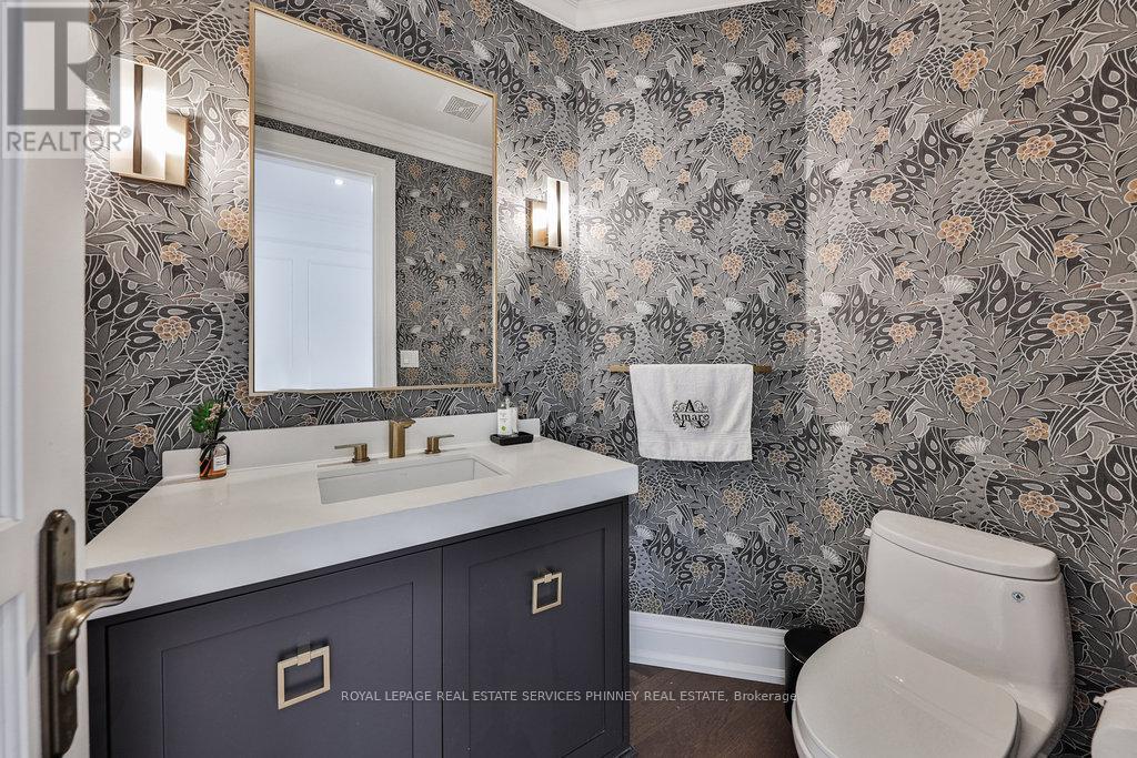 1257 Tecumseh Park Drive, Mississauga, Ontario  L5H 2W5 - Photo 11 - W12378514
