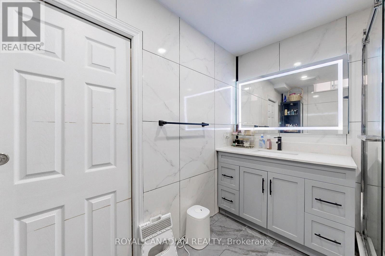 18 Millpond Place, Hamilton, Ontario  L8W 2W7 - Photo 35 - X12378495
