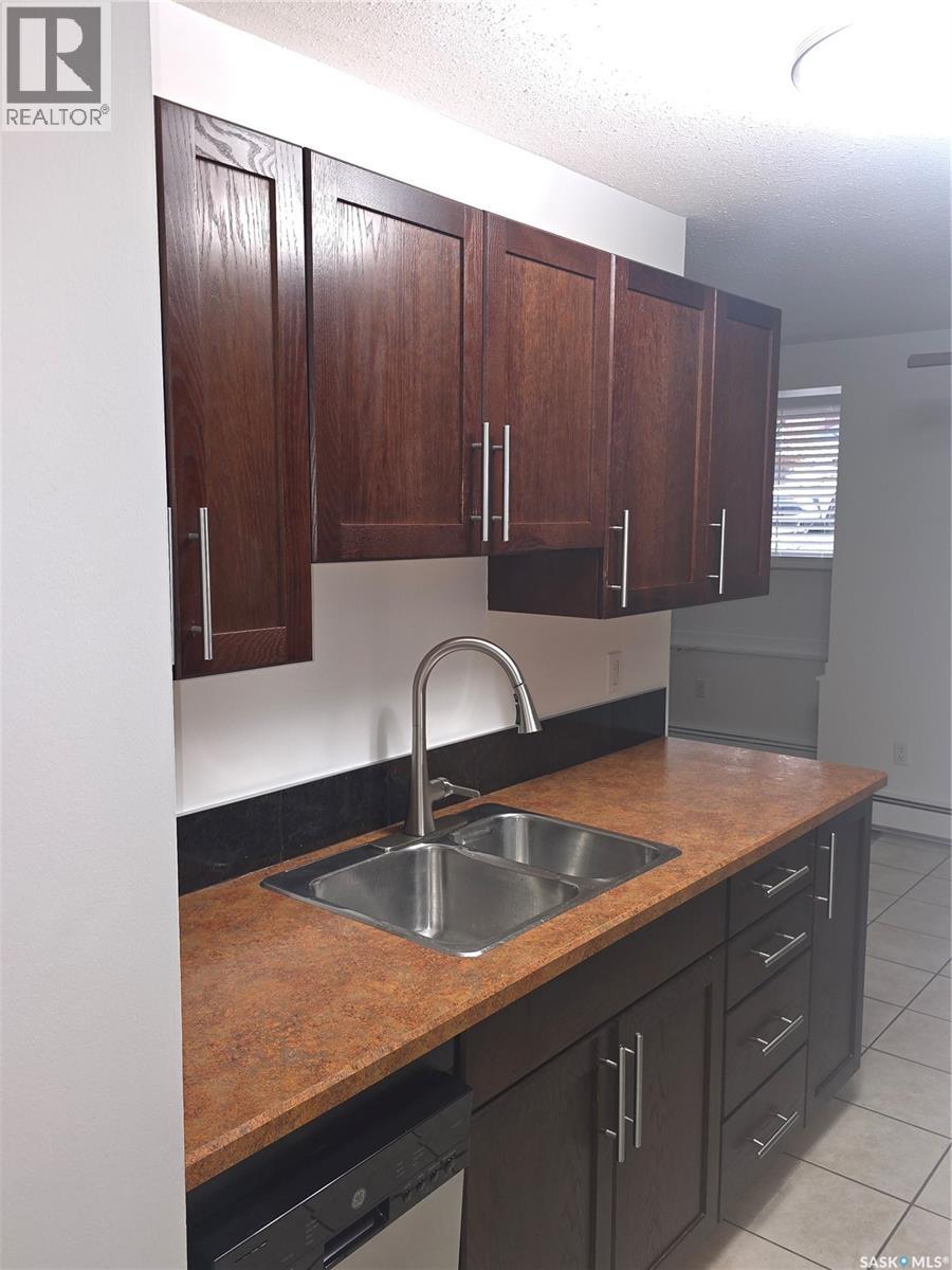 Property at 1 1953 Garnet STREET image 3