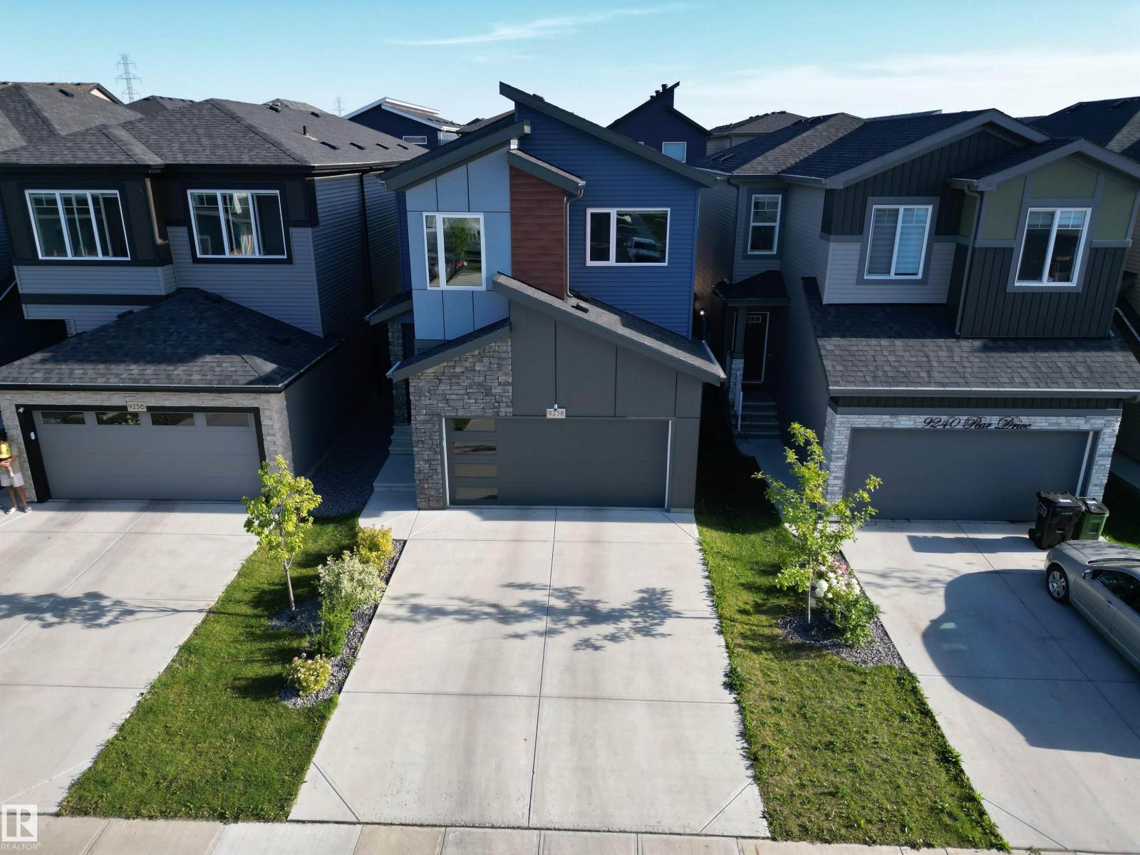9238 Pear Dr Sw, Edmonton, Alberta  T6X 2X5 - Photo 2 - E4455874