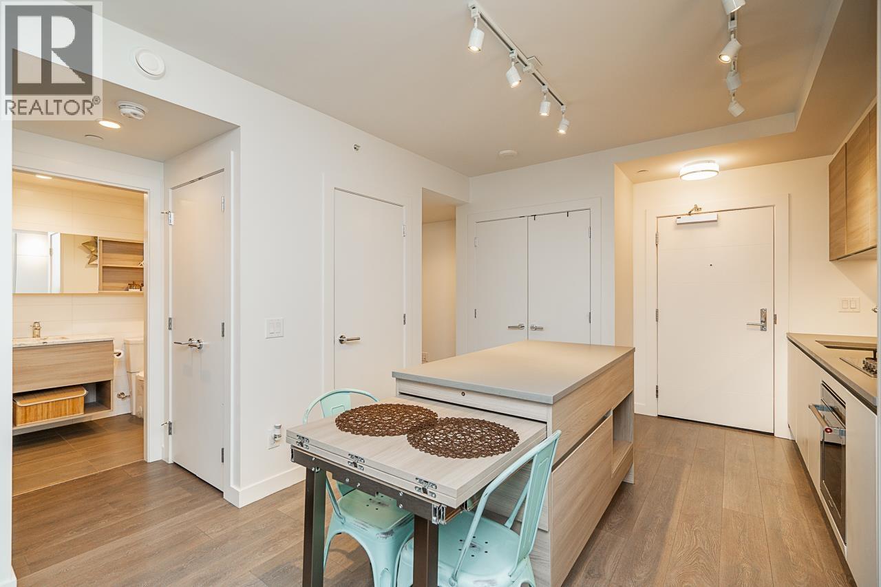 610 657 Whiting Way, Coquitlam, British Columbia  V3J 0J6 - Photo 2 - R3042834