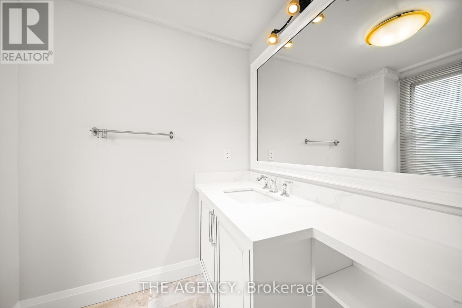 44 Elderwood Drive, Toronto, Ontario  M5P 1X1 - Photo 13 - C12378610