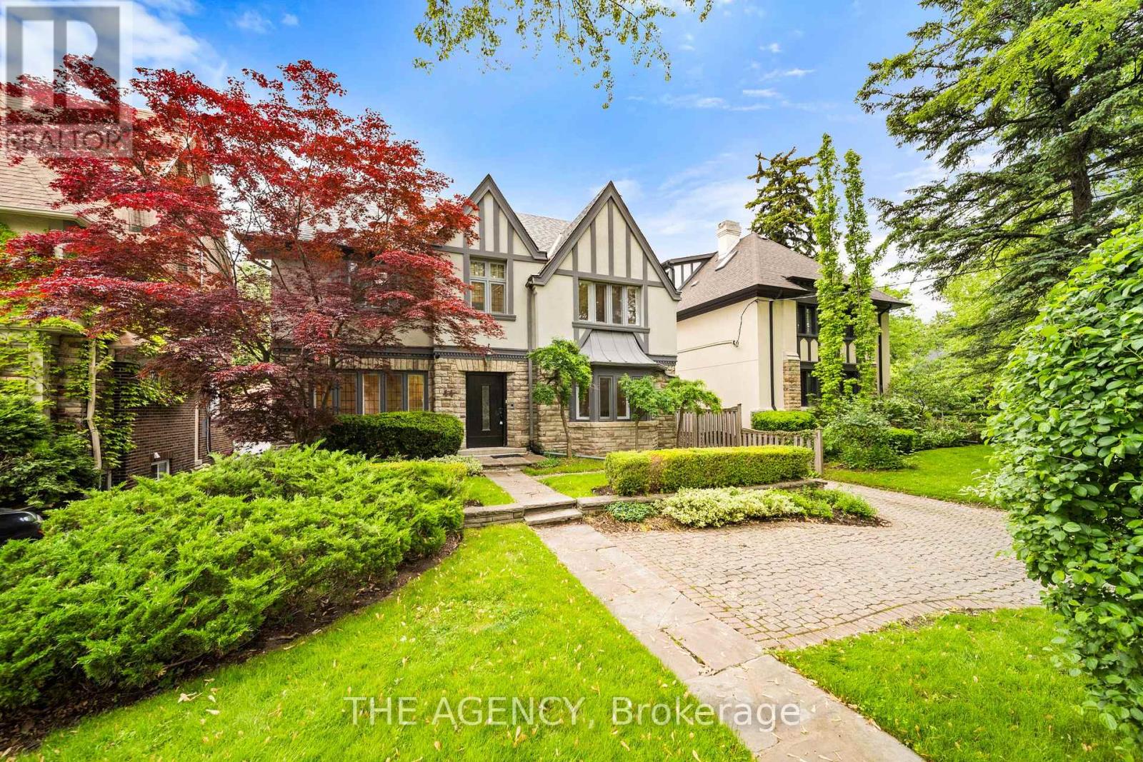 44 Elderwood Drive, Toronto, Ontario  M5P 1X1 - Photo 3 - C12378610