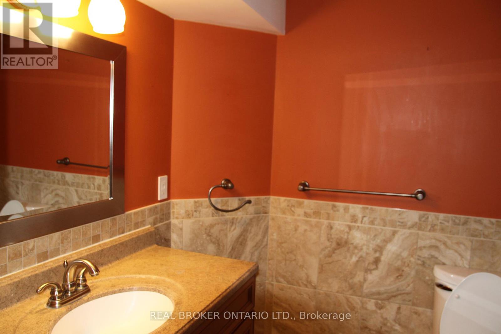 147 Jordanray Boulevard, Newmarket, Ontario  L3X 2P4 - Photo 13 - N12378594