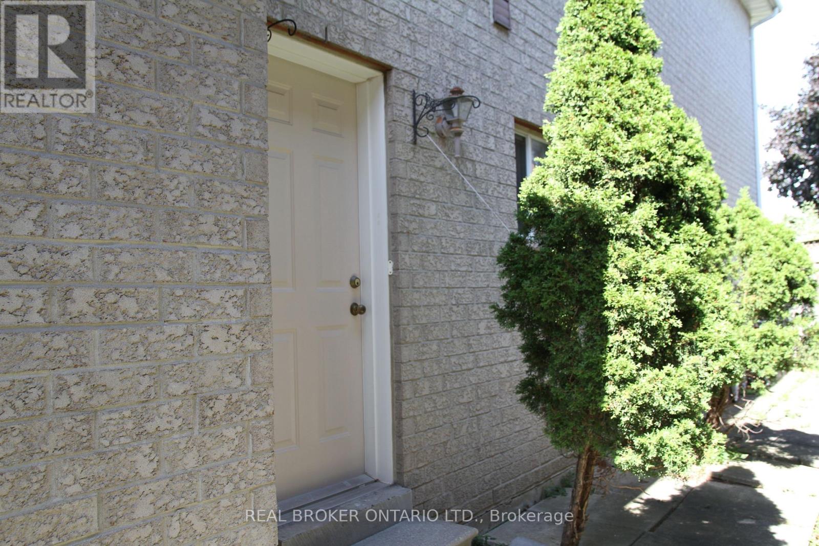 147 Jordanray Boulevard, Newmarket, Ontario  L3X 2P4 - Photo 2 - N12378594