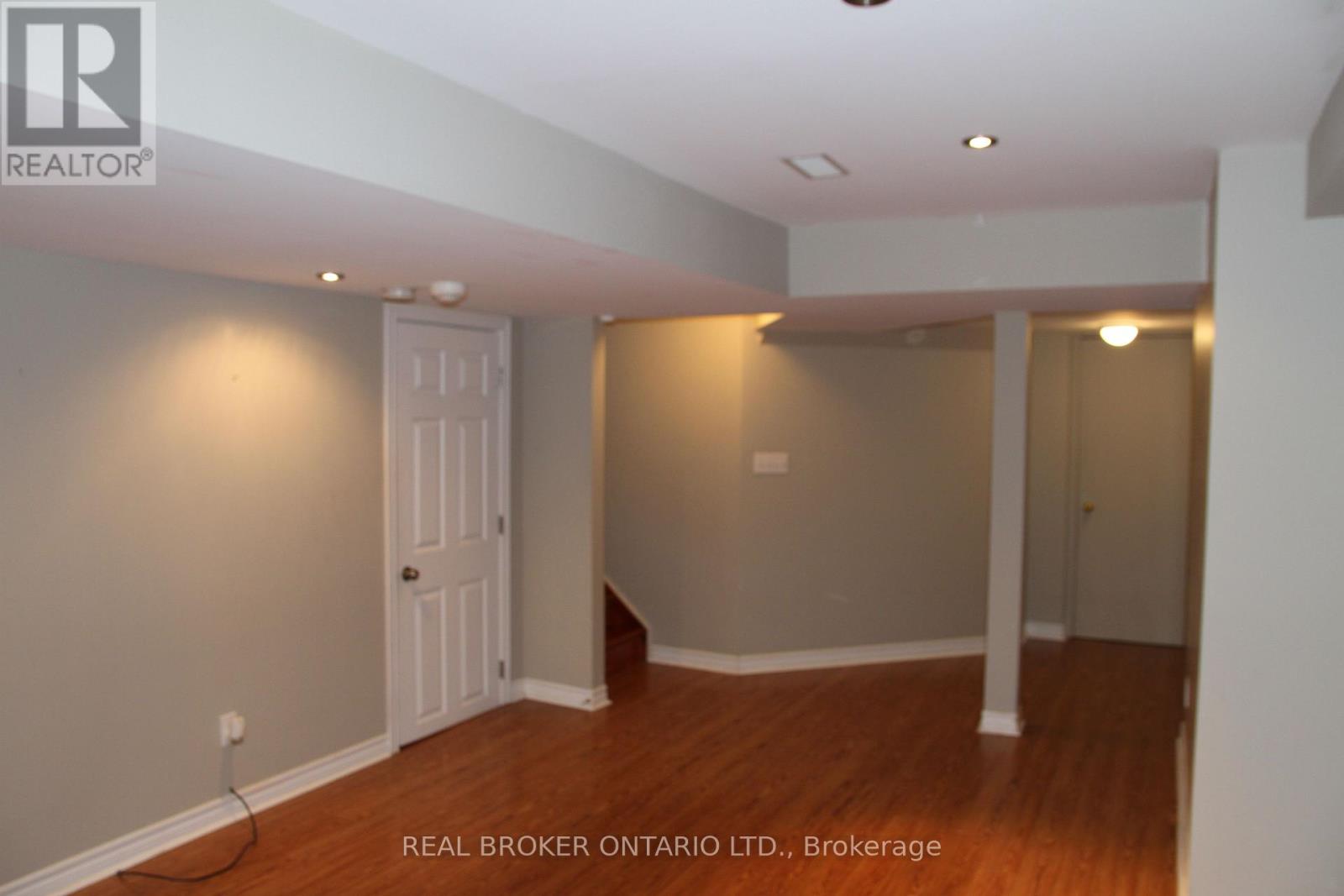 147 Jordanray Boulevard, Newmarket, Ontario  L3X 2P4 - Photo 4 - N12378594