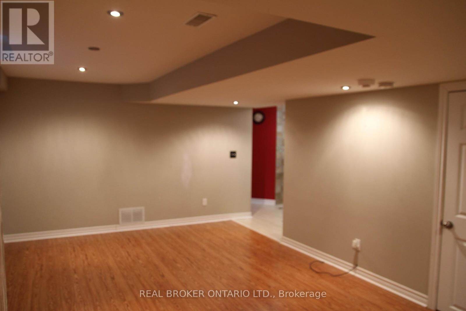 147 Jordanray Boulevard, Newmarket, Ontario  L3X 2P4 - Photo 6 - N12378594