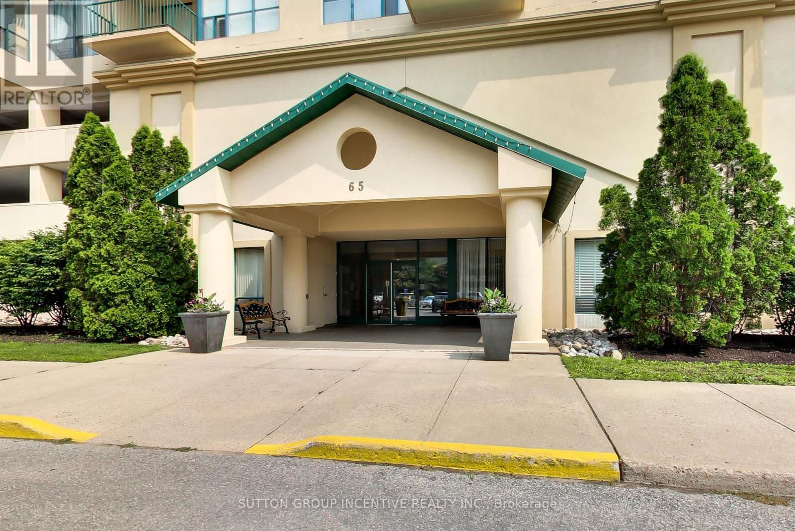 111 - 65 Ellen Street, Barrie (City Centre), Ontario  L4N 3A5 - Photo 12 - S12378678