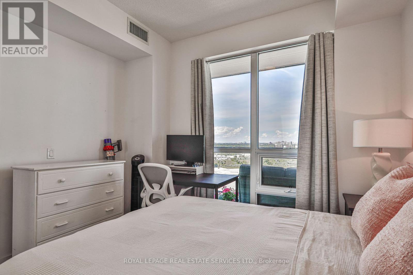 2310 - 2212 Lake Shore Boulevard W, Toronto (Mimico), Ontario  M8V 0C2 - Photo 16 - W12378580