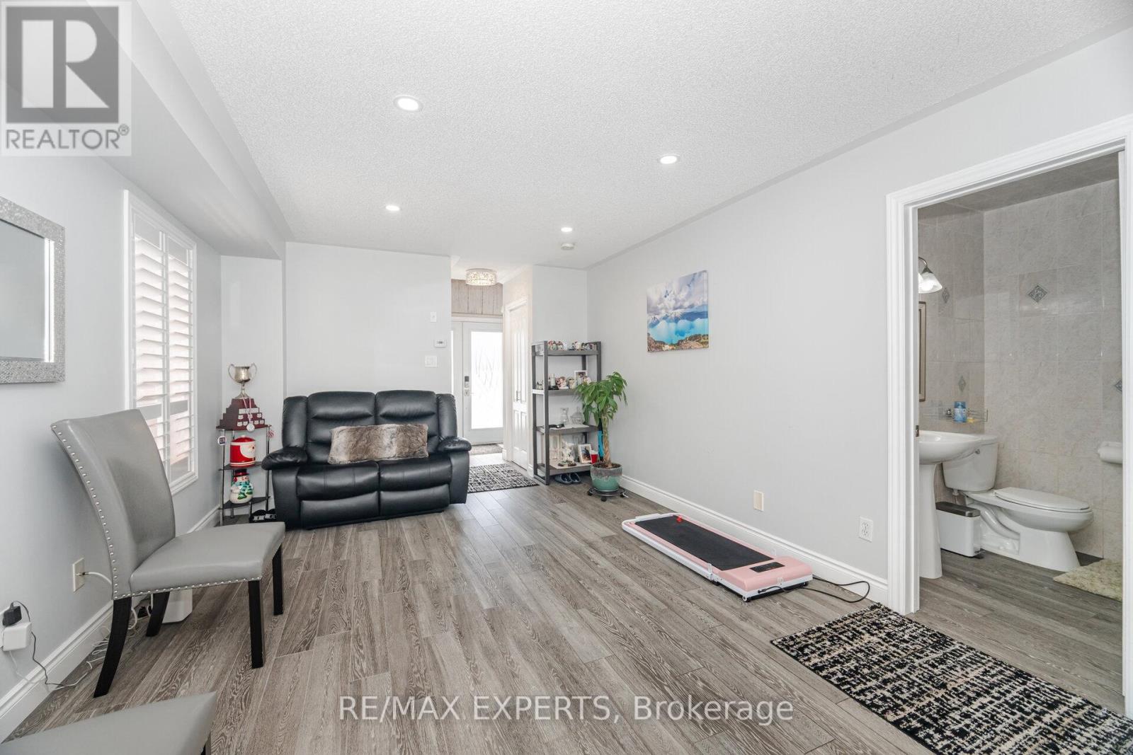 20 Duffield Road, Brampton, Ontario  L7A 2P8 - Photo 8 - W12378597