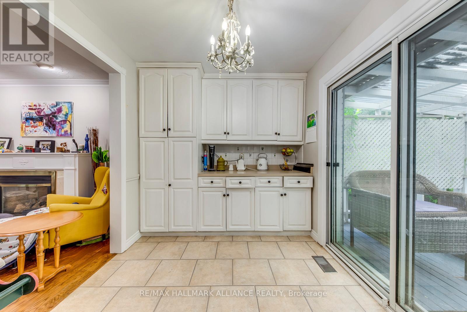 463 Drummond Road, Oakville, Ontario  L6J 4L7 - Photo 14 - W12378637