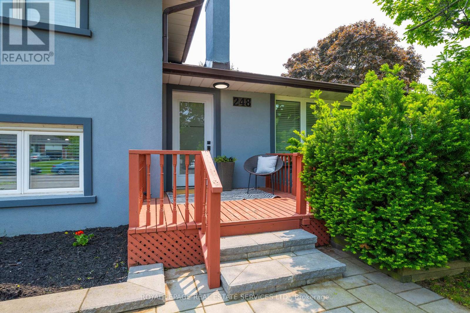 248 Wales Crescent, Oakville, Ontario  L6L 3X7 - Photo 3 - W12378654