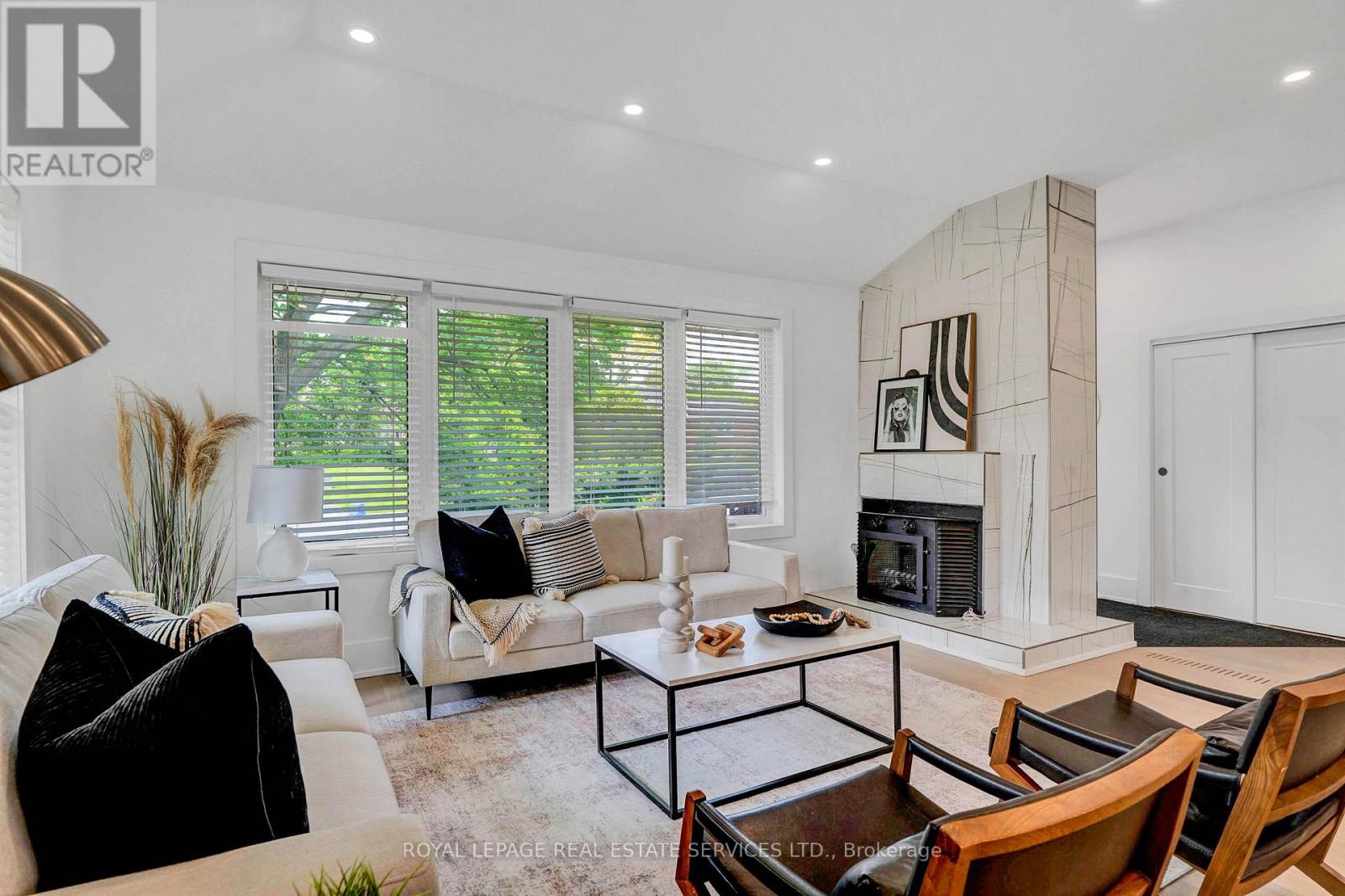 248 Wales Crescent, Oakville, Ontario  L6L 3X7 - Photo 9 - W12378654