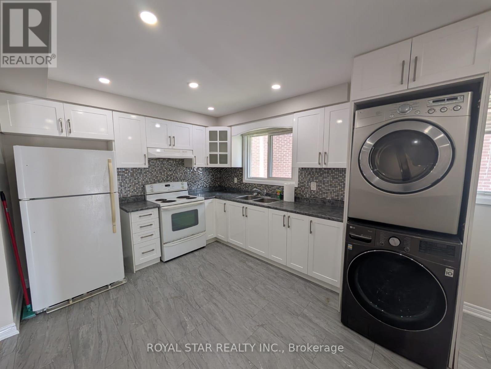 4051 Dunmow Crescent, Mississauga, Ontario  L4Z 1E1 - Photo 4 - W12378687