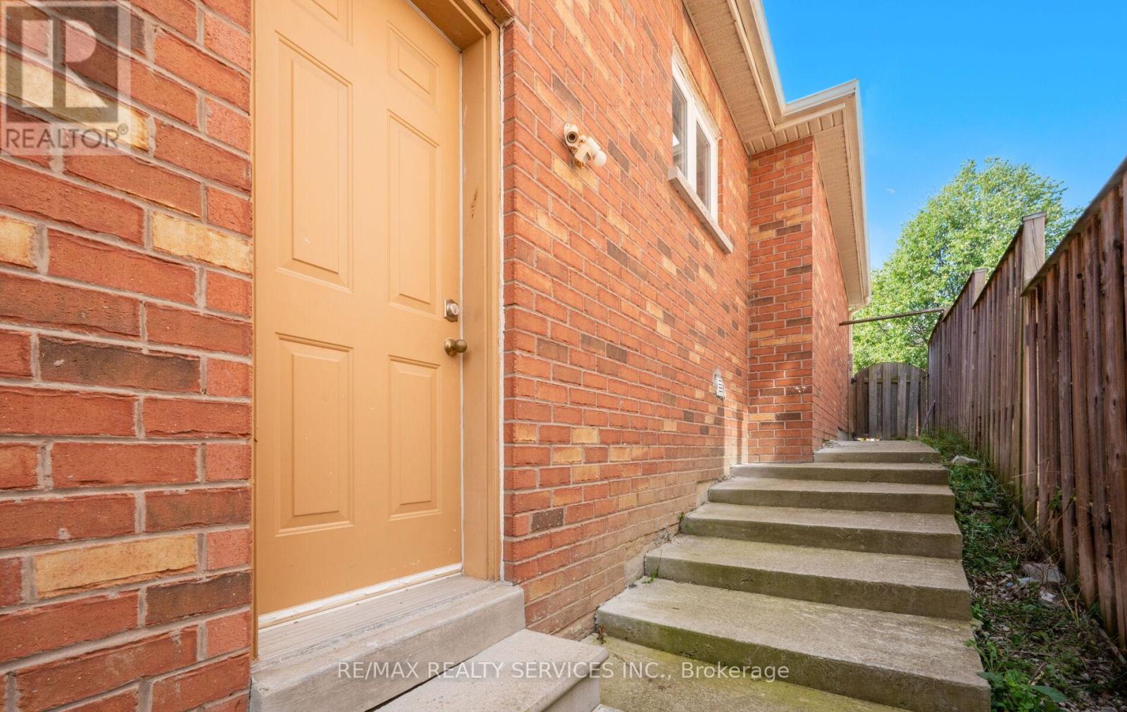47 Echoridge Drive, Brampton, Ontario  L7A 3K8 - Photo 32 - W12378693