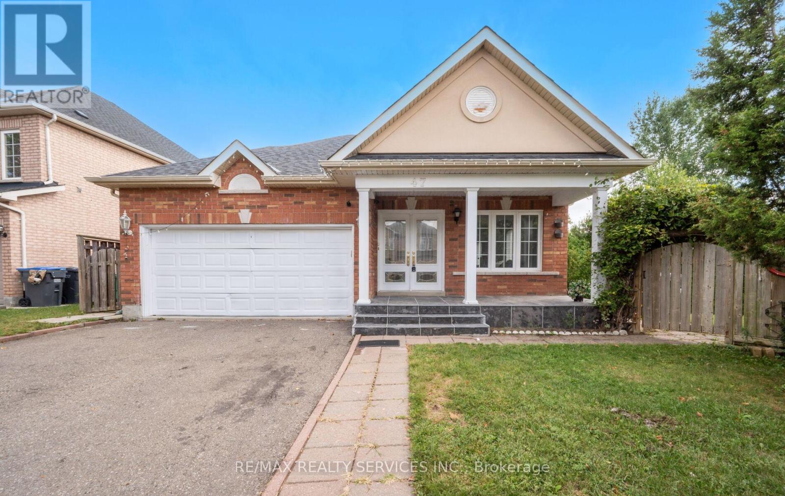 47 Echoridge Drive, Brampton, Ontario  L7A 3K8 - Photo 4 - W12378693