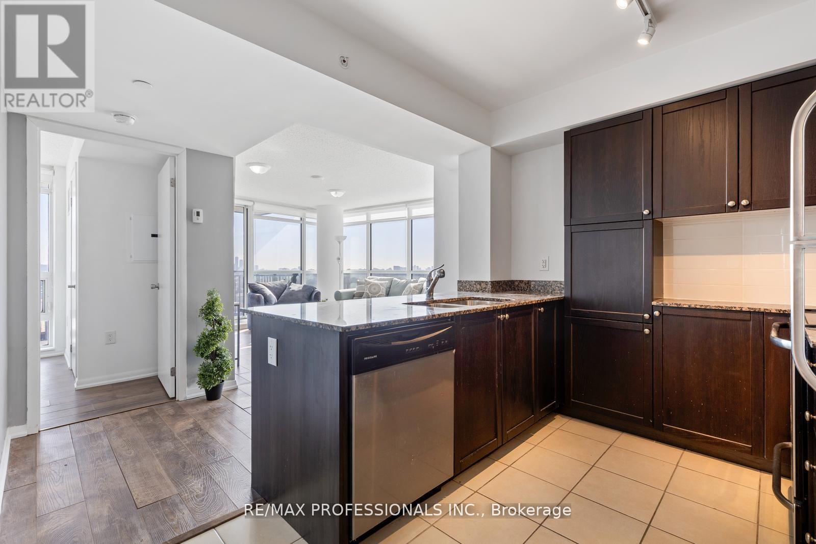 1014 - 800 Lawrence Avenue W, Toronto (Yorkdale-Glen Park), Ontario  M6A 0B1 - Photo 10 - W12378705
